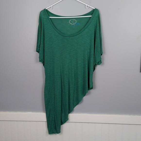 Asymmetrical Green tee by Blue Life, size Medium - Picture 1 of 5